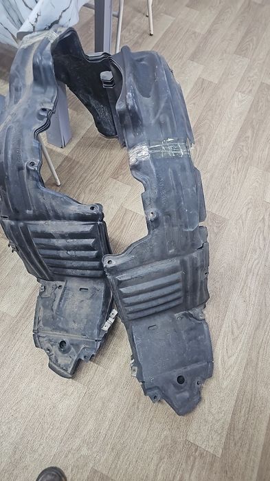 Подкрыльники передние