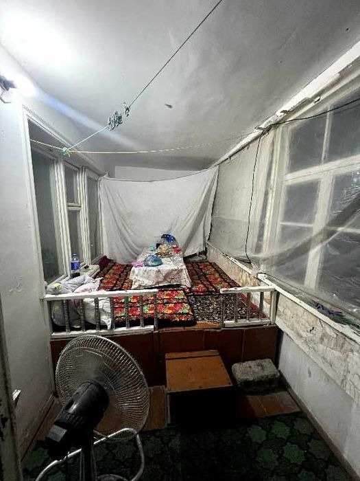 Продается 2-комнатная квартира в центре Ахангарана