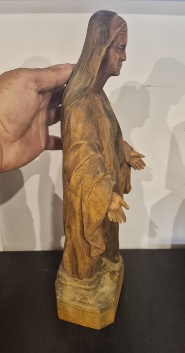 Statuetă sculptură în lemn reprezentând-o pe Fecioara Maria îndurerată, începutul secolului al XX-lea.