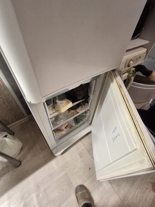Холодильник 《INDESIT》 двухкамерный