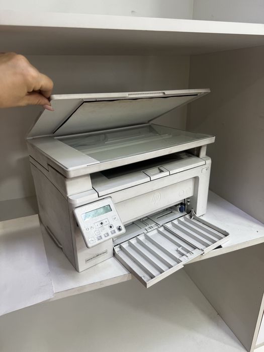 Принтер лазерный HP б/у