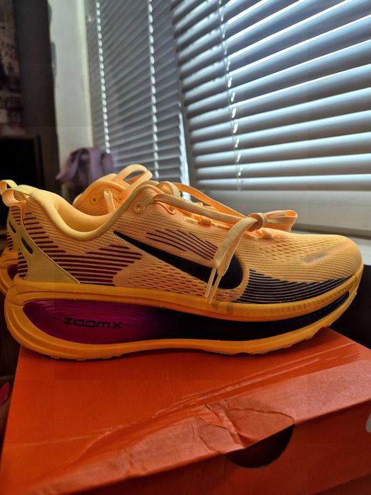 Маратонки Nike VOMERO 18