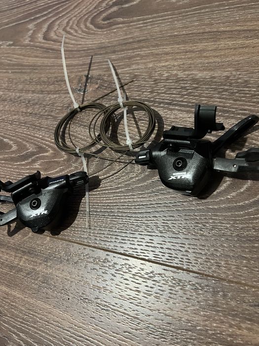 Manete Shimano XTR M 9000. Manetele sunt noi