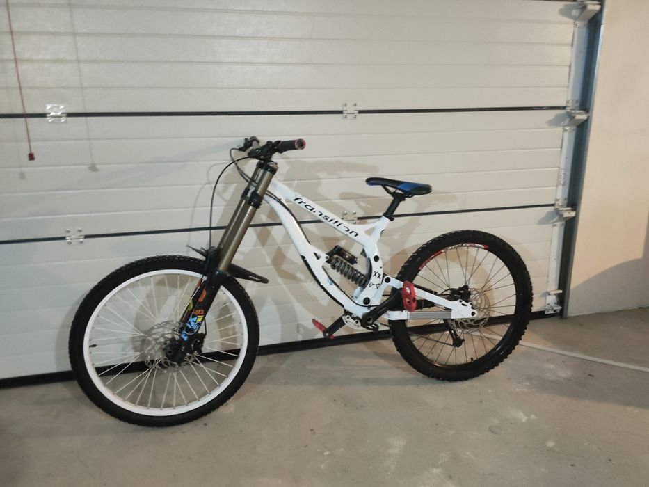 Bicicleta Downhill Transition