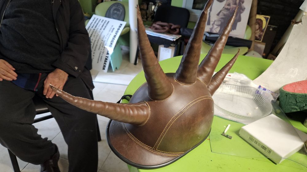 Шапка кожена атрактивна