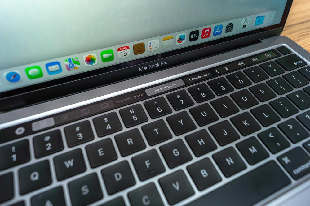 MacBook Pro 13 M2  8/256 GB  Магазин Red Geek