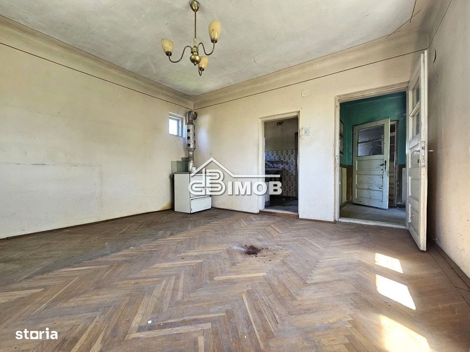 Casa cu 995 mp la Sosea - Viisoara
