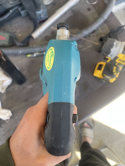 Vand Makita 6843