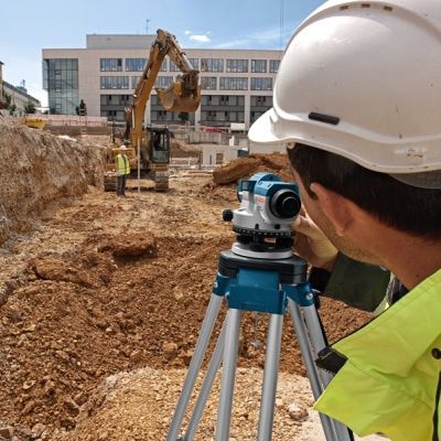 Геодезист нивелировщик