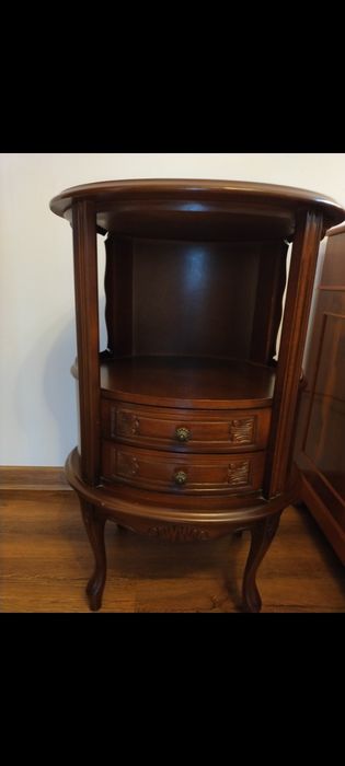 Vând comodina  stare impecabila