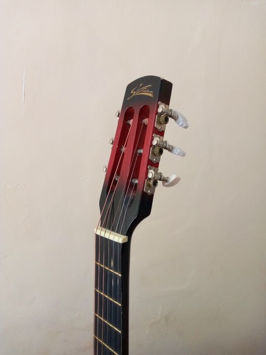 Срочно продам Гитару в отличном состоянии