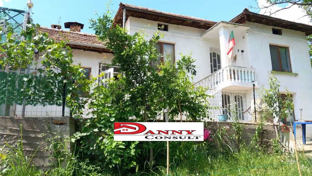 Двуетажна реновирана къща в с. Димча за продажба