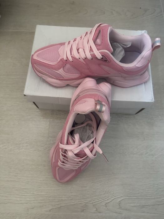 Дамски розови маратонки