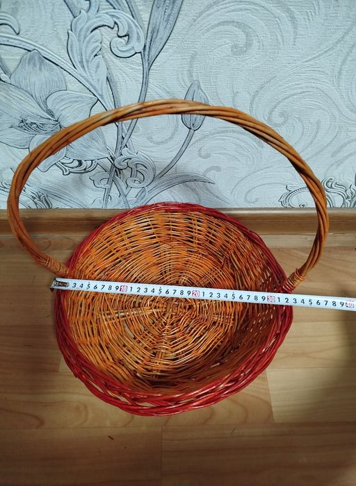 Плетёная корзина подарочная