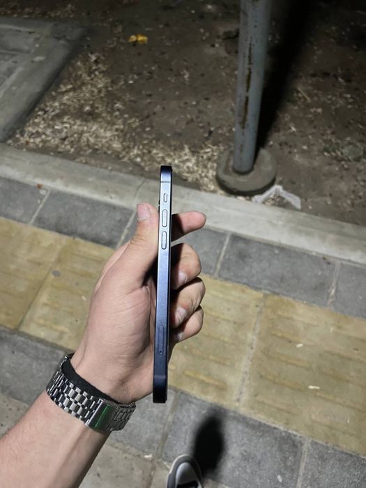 Iphone 12 rangi black