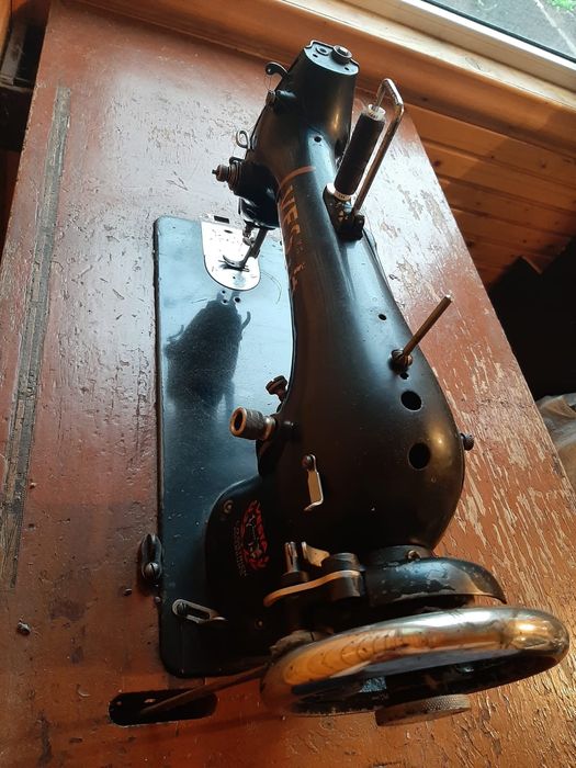 Продам швейную машинку антиквариат