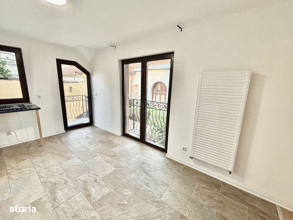 Apartament 3 Camere Spațios, Mobilat,  Curte și Balcon [ Zona Centrala