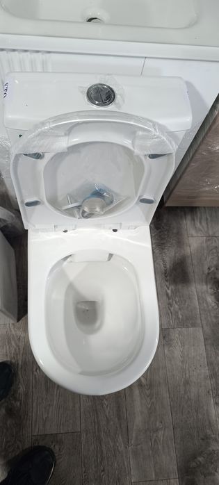 Унитаз новый крышка с микролифт
