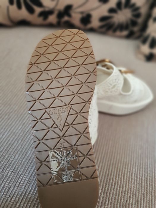 Saboti Guess , nr 37