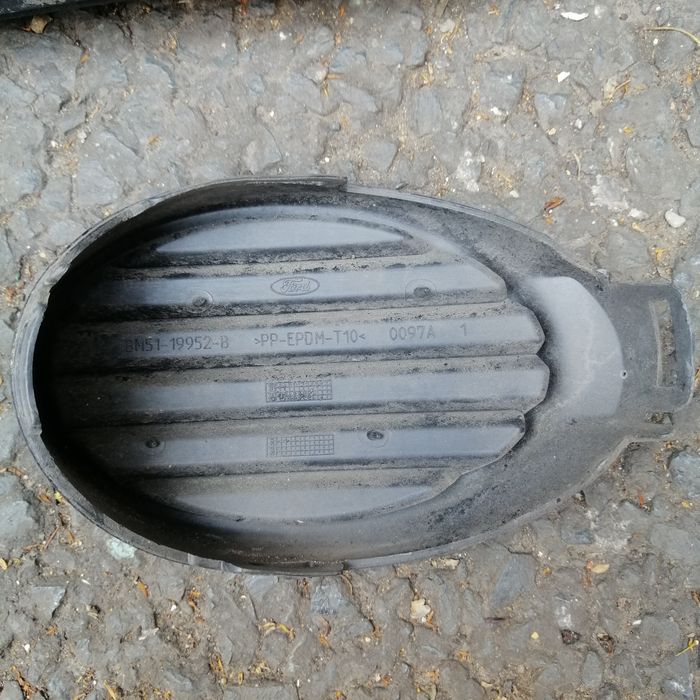 Grilă bară față Ford Focus MK3