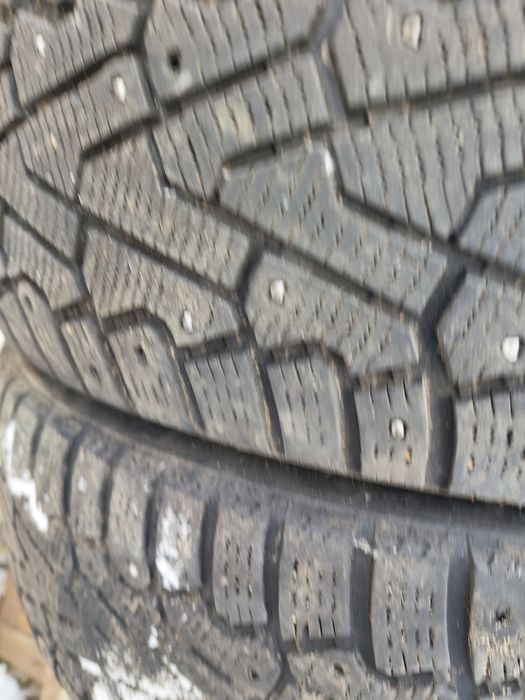 Продам комплект зимних шин