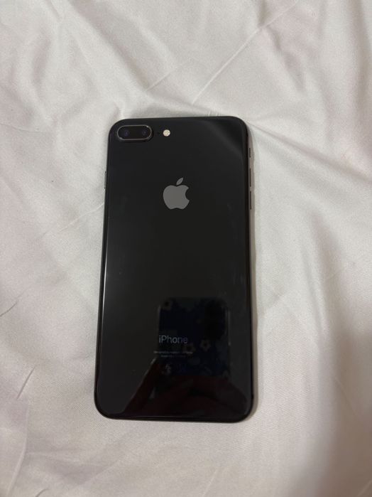 Iphone 8 Plus 64GB, Negru + 3 huse