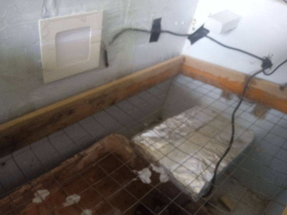 Inkubator sotiladi 70 talik