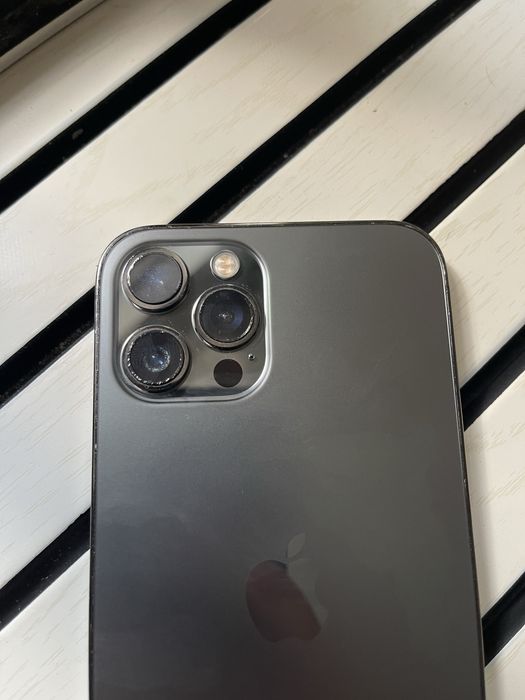 Продам iPhone 12 про макс 128