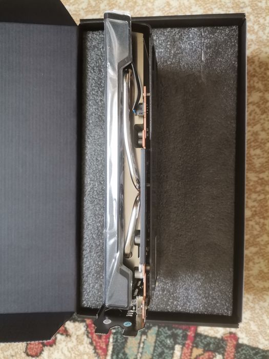 Vând sau  Schimb  Placa video  XFX Radeon RX 6600 Speedster SWFT 210 C