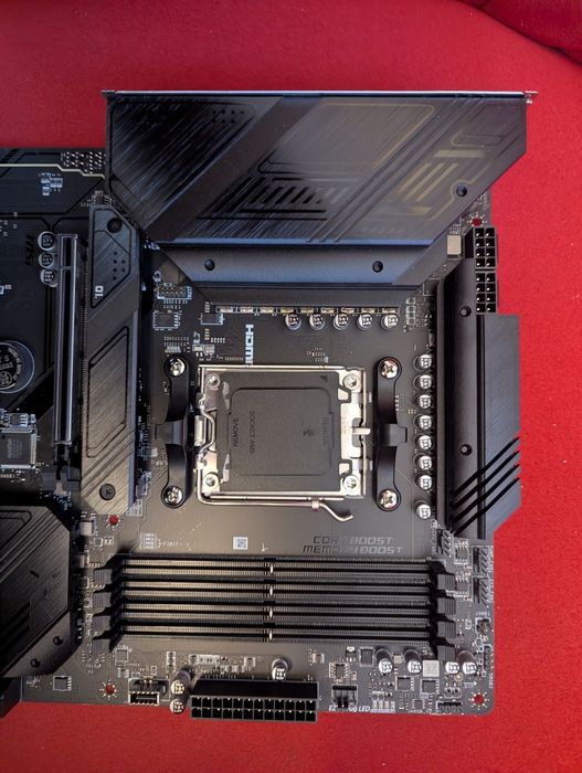 AM5 комплект: AMD Ryzen 7 9800X3D + MSI MAG B650 Tomahawk WiFi / опция DDR5 RAM