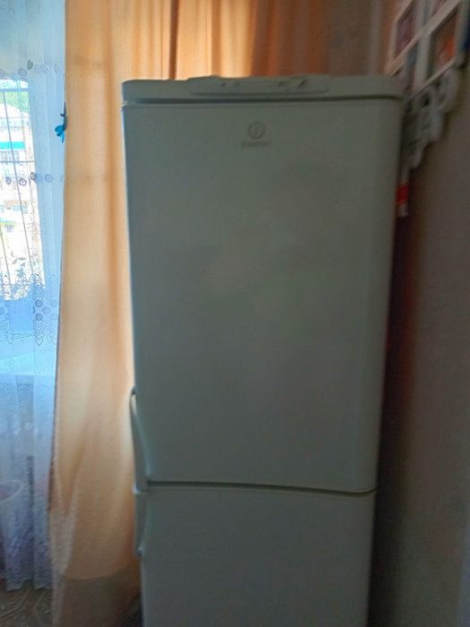 Холодильник Indesit б/у