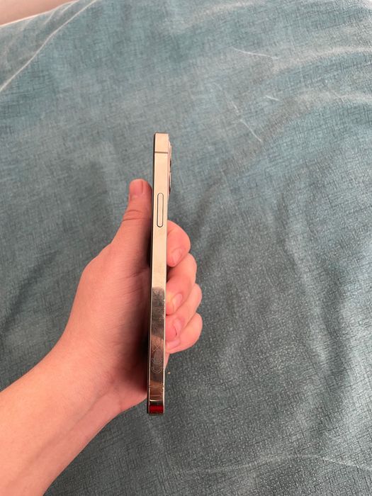 Айфон 12 продается срочно!