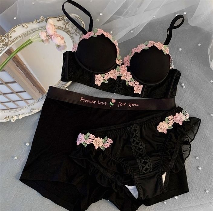 Парное нижнее бельё для него и для неё