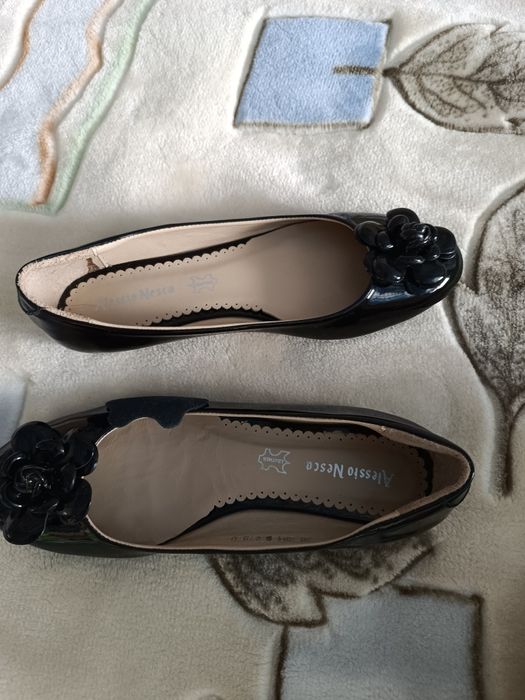 Продаются летние женские туфли