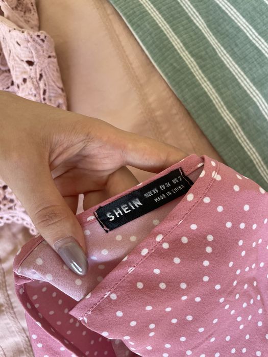 Комплект от тениски и дънки ( цена, включваща всичко)