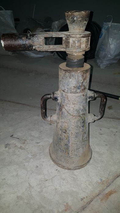 Домкрат механический