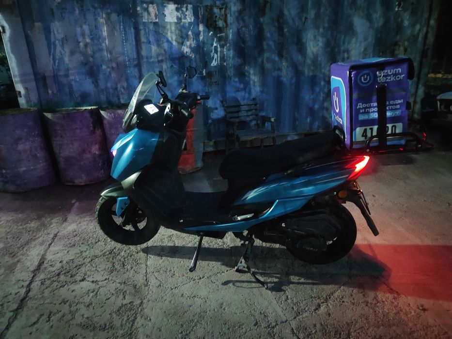 Skuter Q max sotiladi