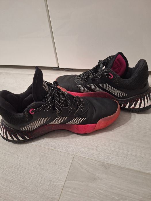 Vând ghete Adidas