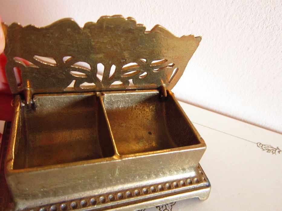 cadou rar cutie bijuterii mica bronz masiv Art Nouveau Germany1970