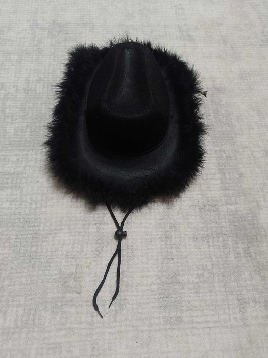 Каубойска шапка с пух 12 лв