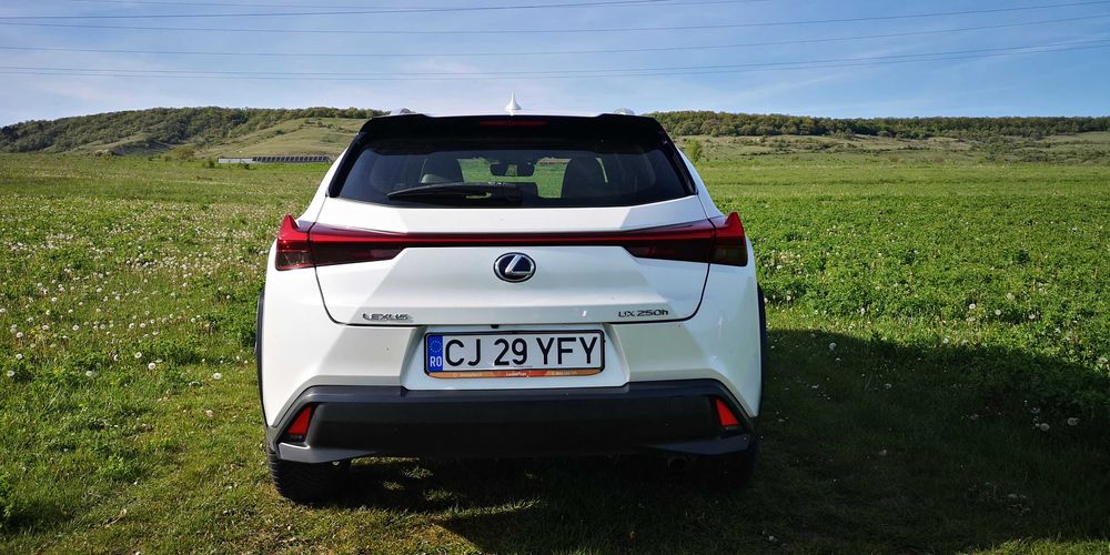 Lexus UX250h 15900+TVA