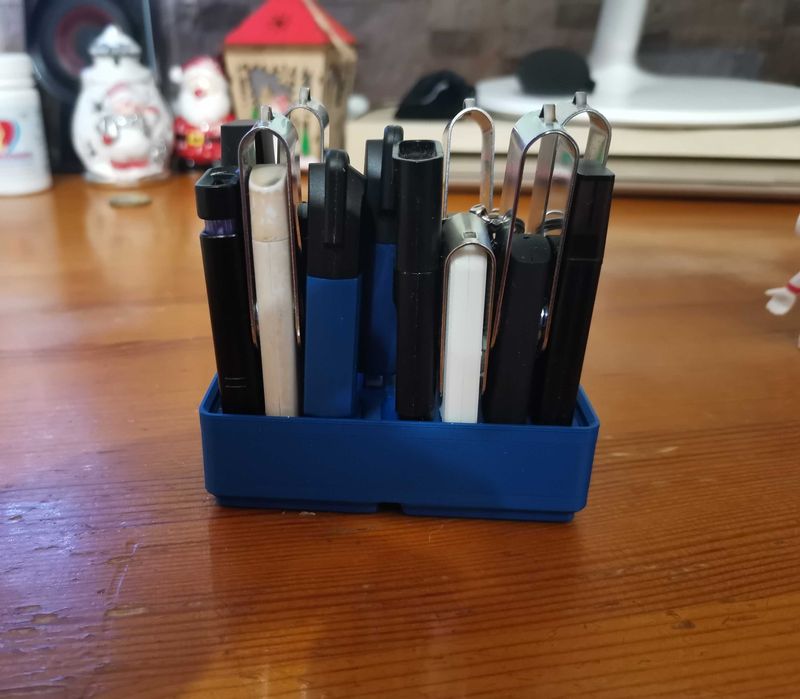 Органайзер за USB памети - 16 броя