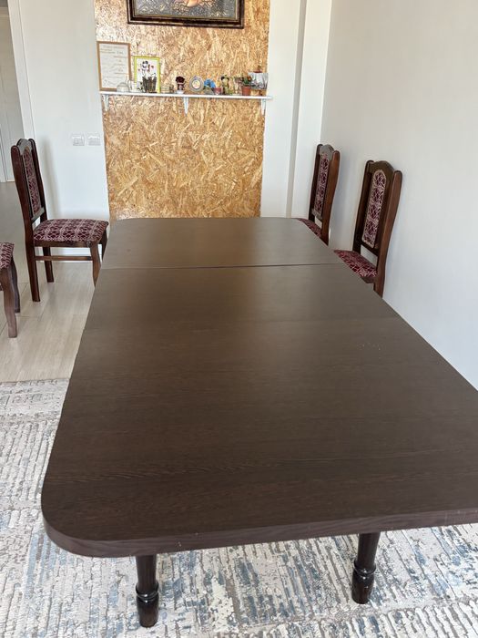 Деревянный стол,в комплекте со стульями