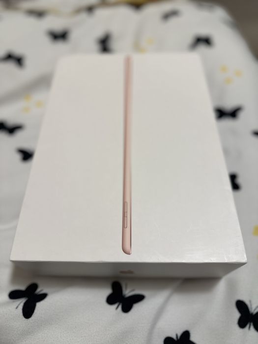 Ipad 7 pentru piese,are placa de baza arsa