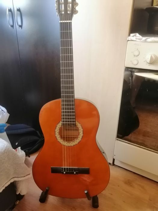 Vând chitara clasica