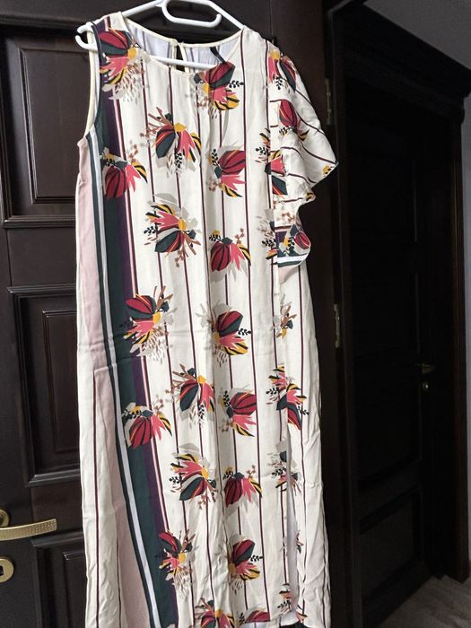 Rochie vascoza foarte frumoasa in stare foarte buna.