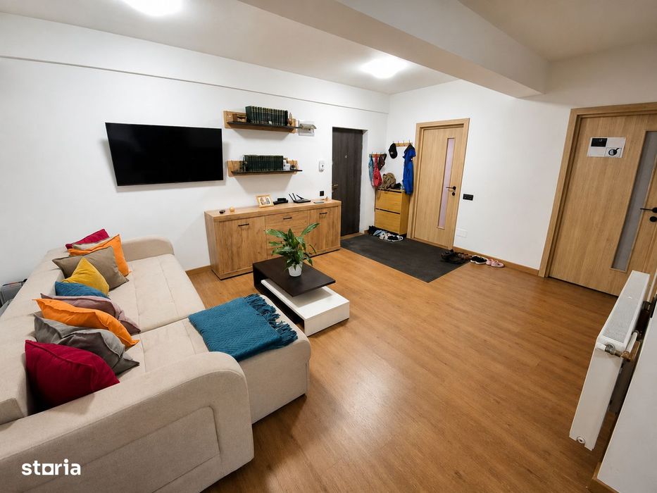 Apartament 3 camere, 62mp, 2 garaje, balcon 12mp, zona Sesul de Sus