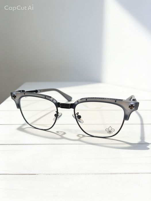 Ramă Chrome Hearts (Gri Semitransparent / Argintiu Închis)