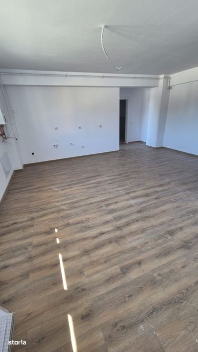 Apartament 3 camere, bloc nou, parter, parcare.