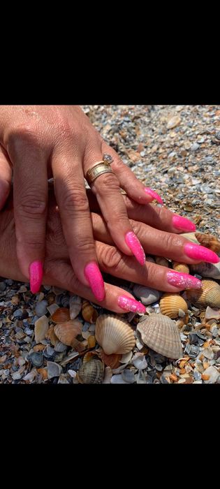 Persoana Fizica Autorizata, Manichiură.